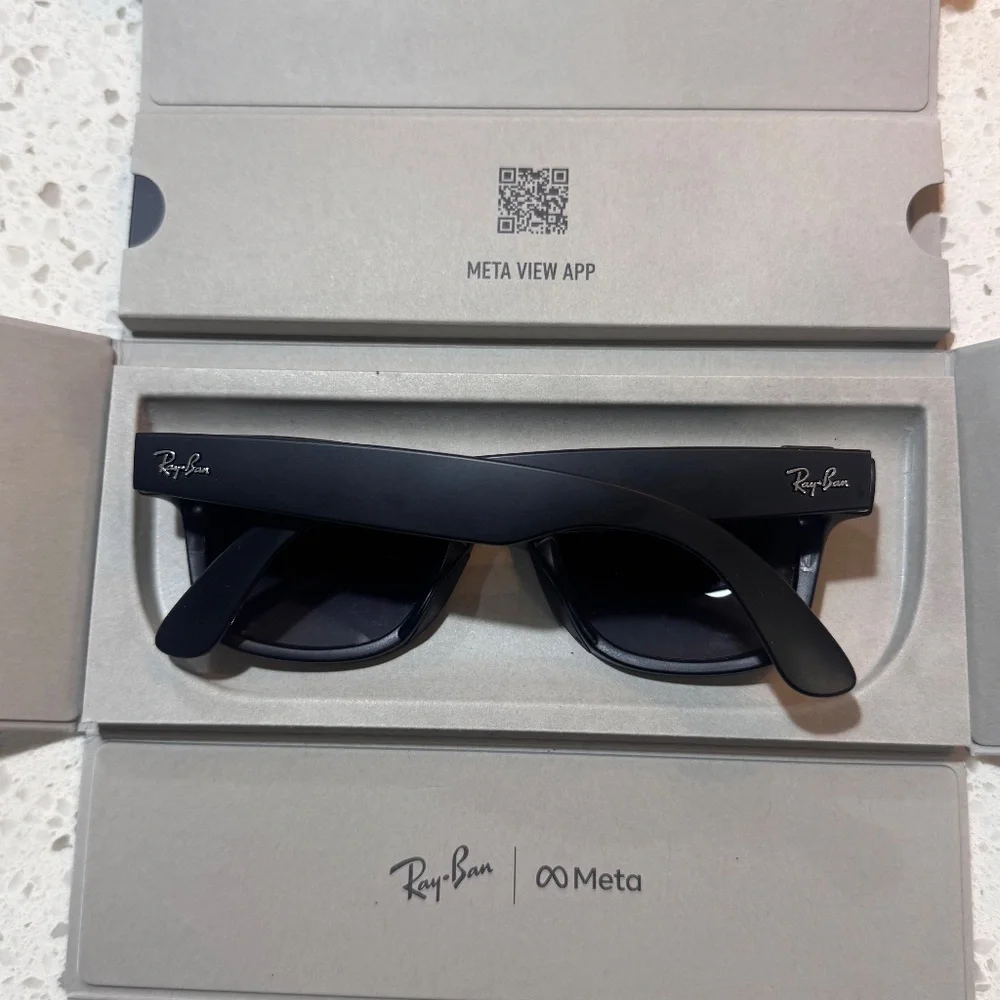Ray Ban Meta AI Men’s Glasses - Regular Size - POLARIZED - Picture 4 of 7